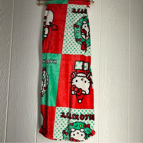 NWT Sanrio Hello Kitty Christmas Holiday Hugs Silk Touch Throw Blanket 50 x 70 - Picture 6 of 6